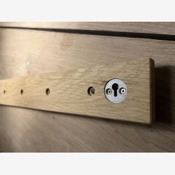 Knagerkke i massiv eg, kroge i antik messing